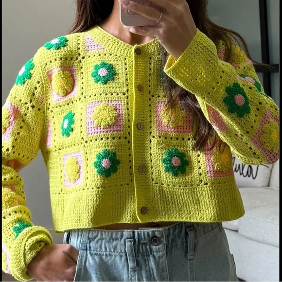 New Shop Talulah Crochet Knit Cropped Daisy Sweater - Picture 1 of 10